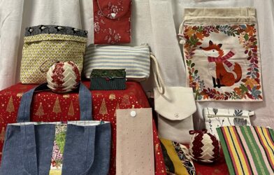 Boules de Noël, sacs et pochons